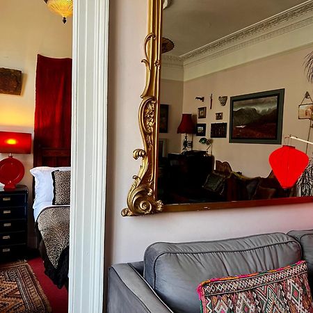 Central Apartment With Parking, Original Art And Antiques Единбург Екстер'єр фото