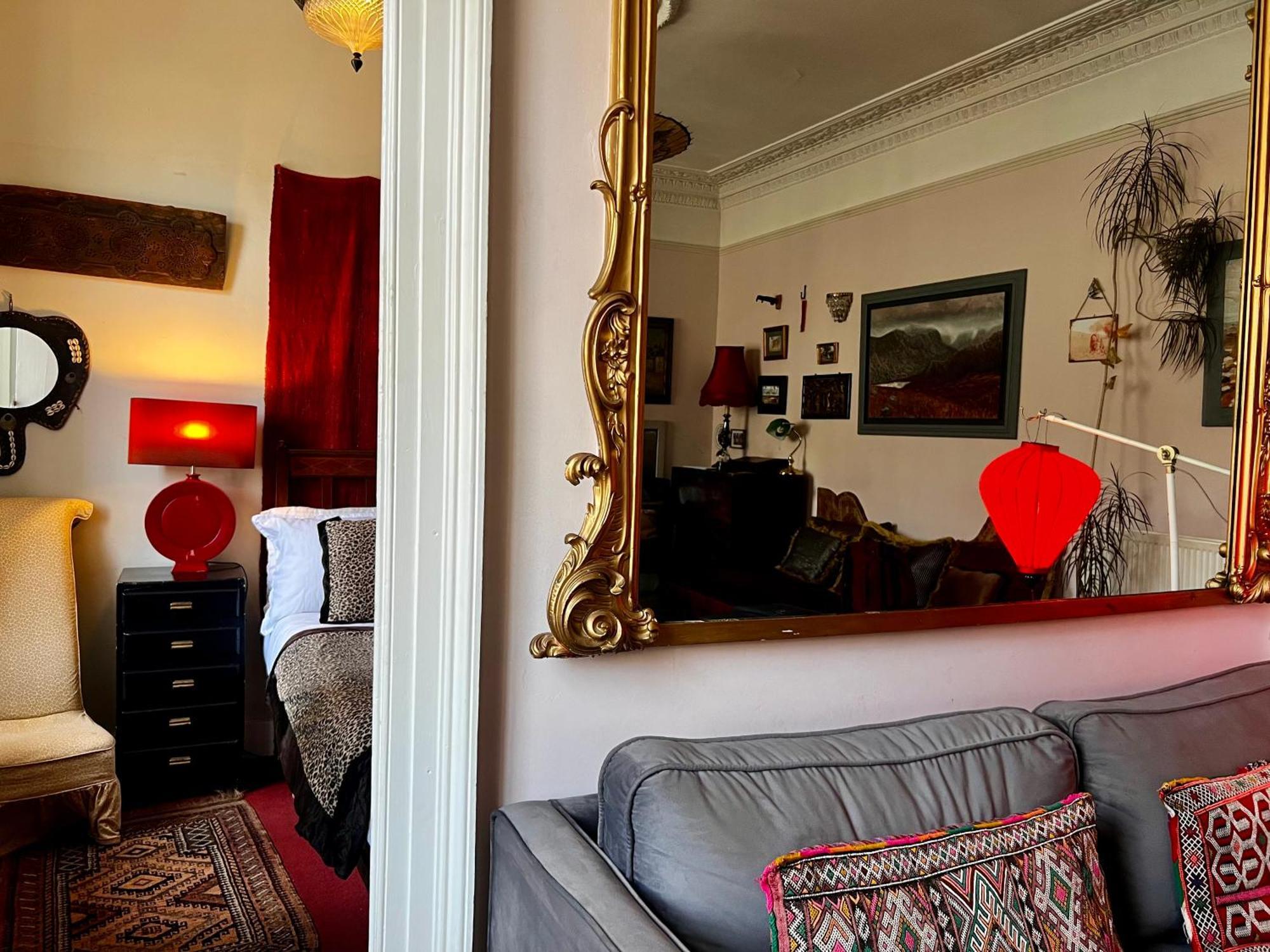 Central Apartment With Parking, Original Art And Antiques Единбург Екстер'єр фото